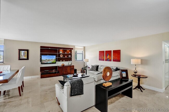 Building Photo - 1361 S Ocean Blvd
