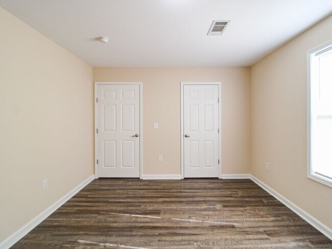 Building Photo - Great Location! 4 Bedroom Home Close to Downtown Pulaski