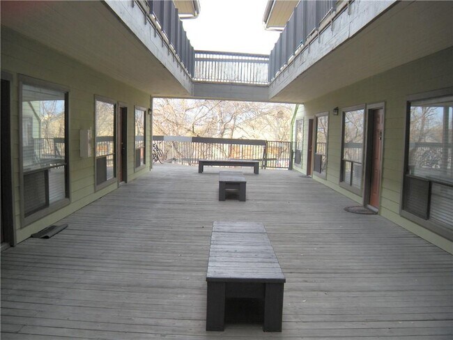 Building Photo - 908 Poplar St