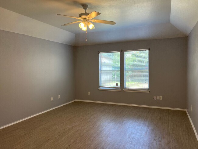 Building Photo - Eagle Springs Home Ready for Immediate Occupancy