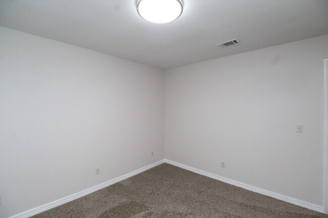 Building Photo - Updated 3BR Home in West Pensacola – Move-...