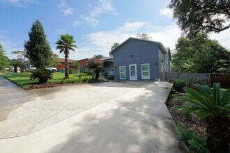 Building Photo - 504 Miller Ln