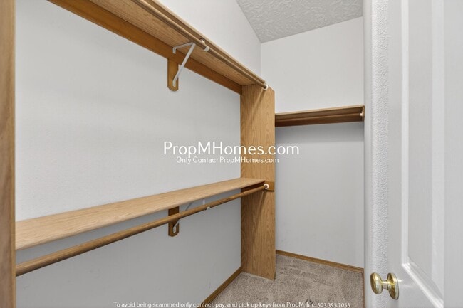 Building Photo - Spacious Three Bedroom Home in Clackamas!