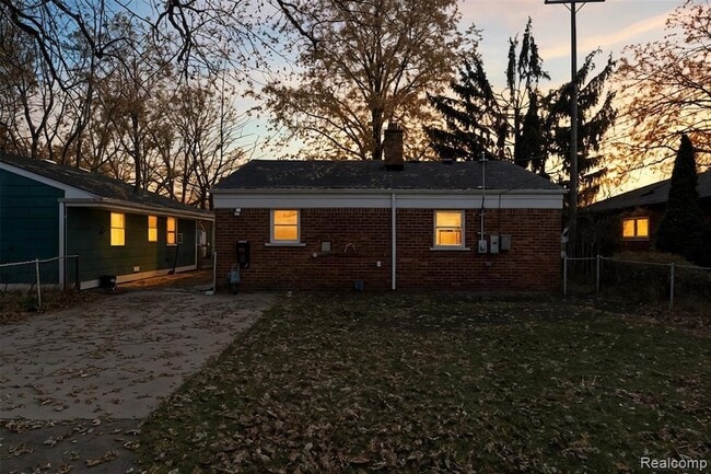 Building Photo - 25118 Lehigh St