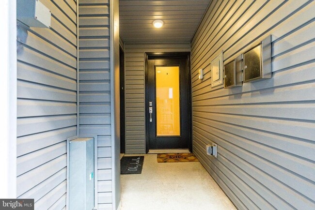 Building Photo - 1647 E Eyre St