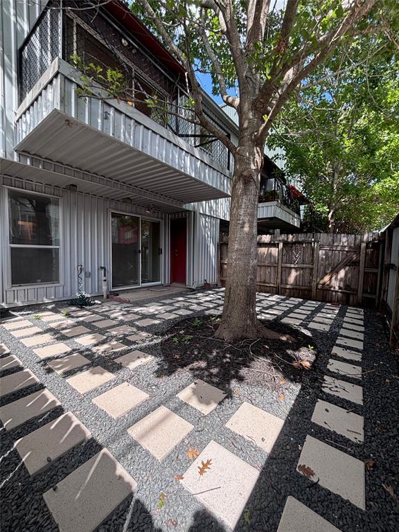 Building Photo - 5 N Ennis St