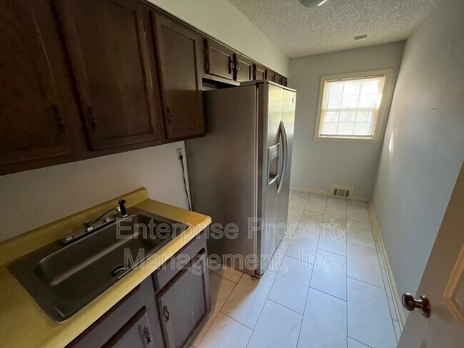 Building Photo - 7000 Loddon Cove