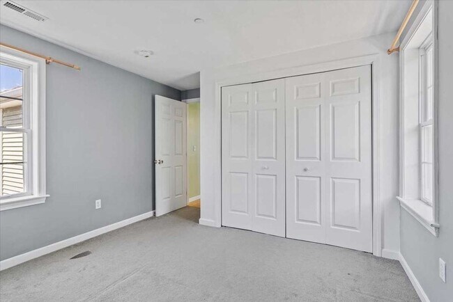 Building Photo - 89 Boulder Hill Dr