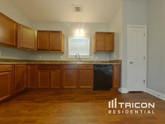 Building Photo - 511 Cole Creek Dr