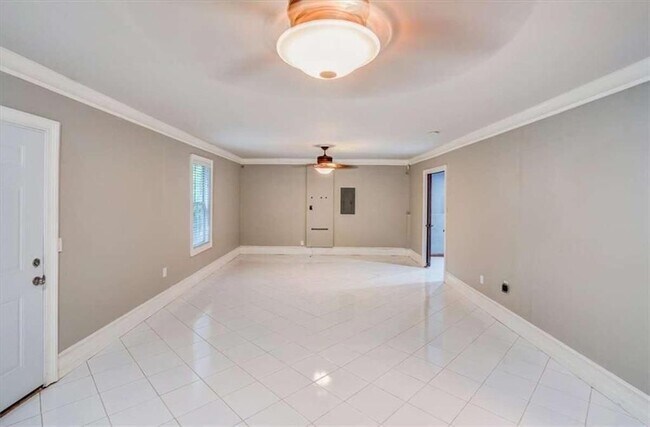 Building Photo - 142 Stoneforest Dr