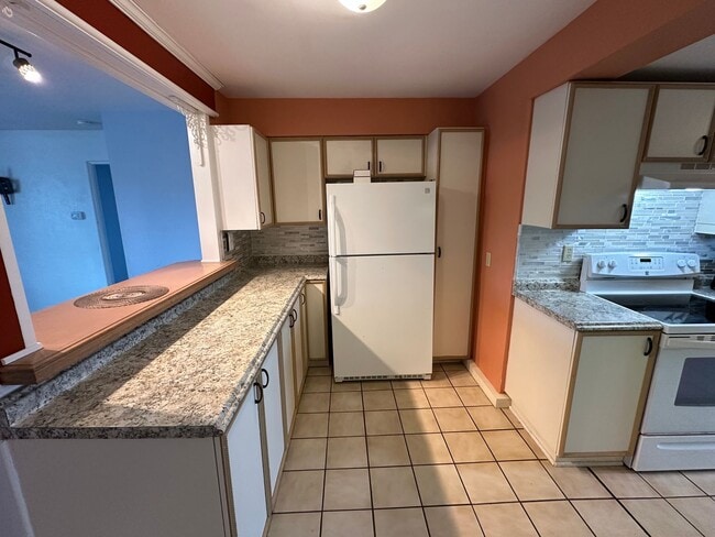 Building Photo - 3-Bedroom, 2-Bath Home Just Steps from the Beach – Daytona Beach