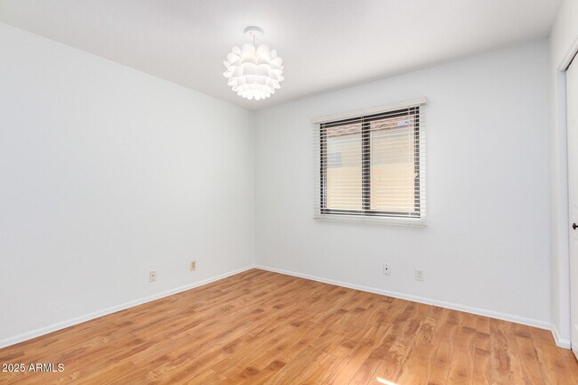 Building Photo - 417 E Marny Rd