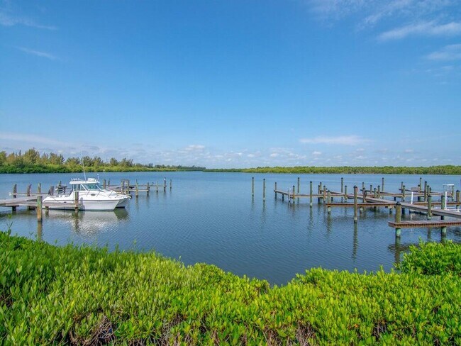 Building Photo - 5151 Jimmy Buffett Mem Hwy