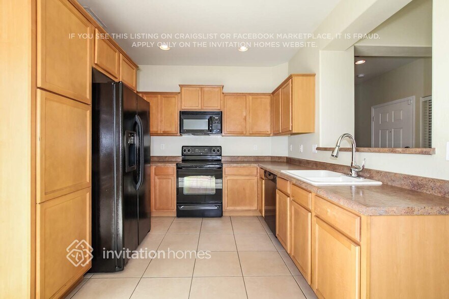 Building Photo - 2415 N 83rd Dr