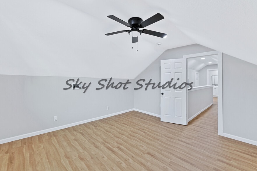 Building Photo - 323 W Cherry St