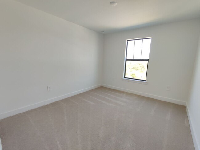 Building Photo - 6140 Baywood Ct