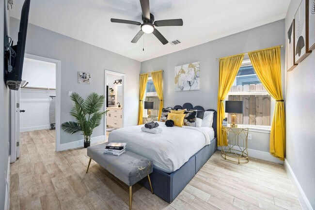 Building Photo - 8138 Bassett St