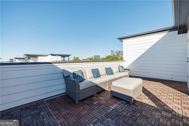 Building Photo - 1032 Robert Smalls Wy