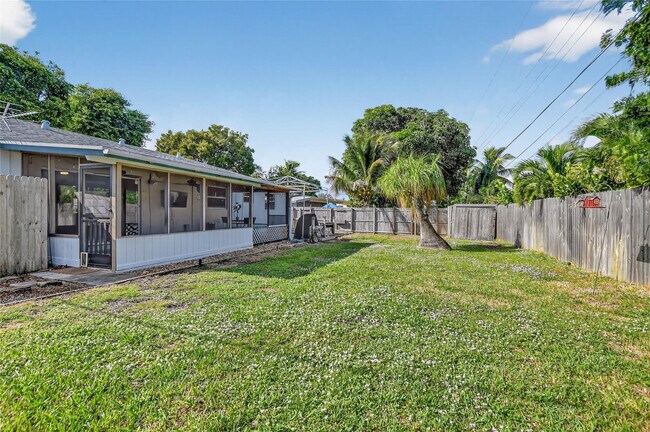 Building Photo - 111 SE 14th Pl