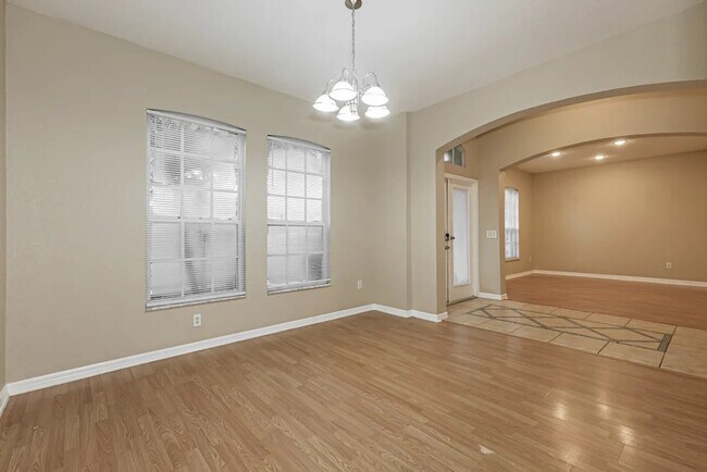 Building Photo - 1613 Loriana St