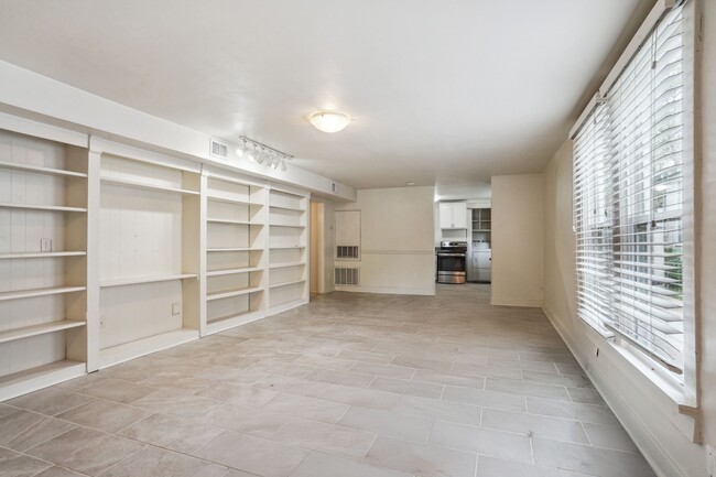Building Photo - 312 Elmeer Ave