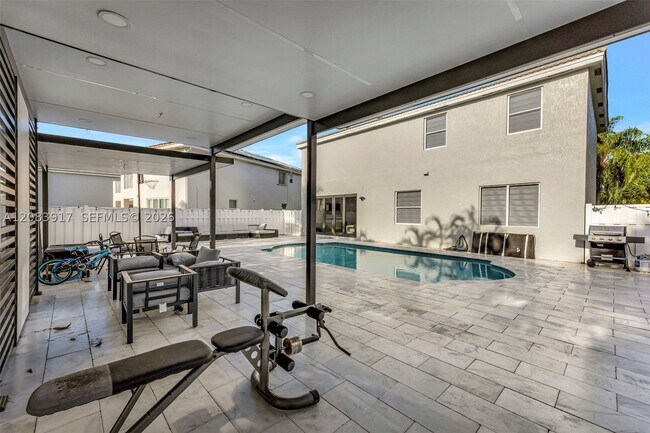 Building Photo - 2102 SW 176th Ave
