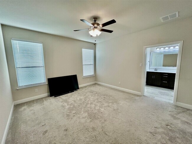 Building Photo - 541 Firethorn Dr