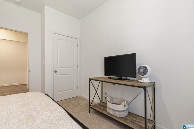 Building Photo - 5700 Post Oak Trl