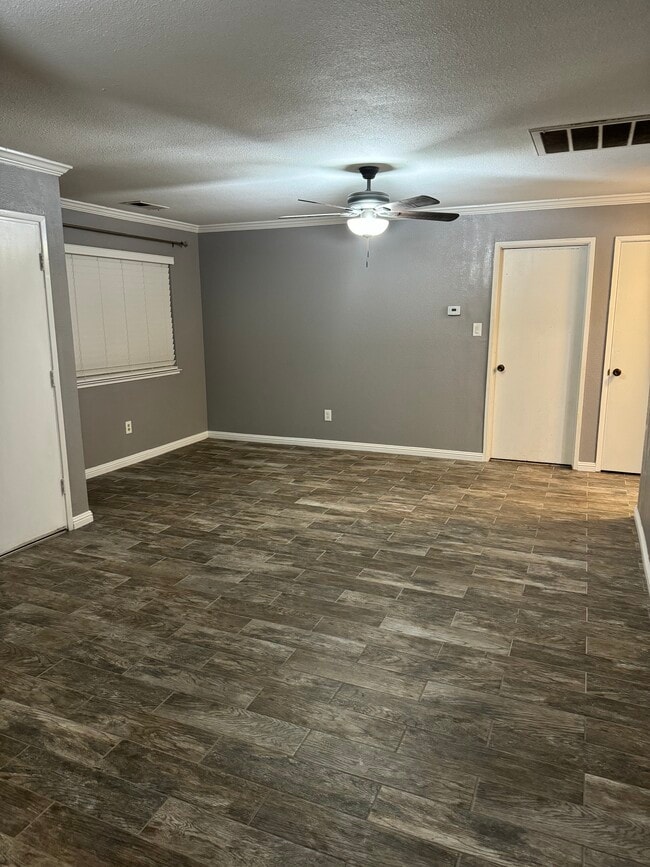 Building Photo - 1017 Mathia Dr