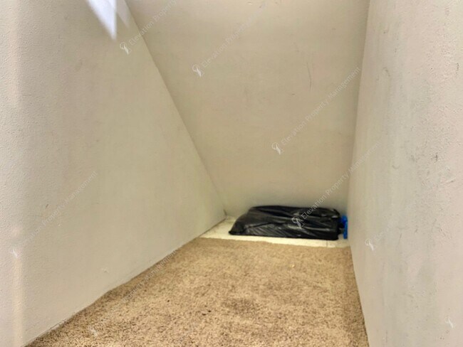 Building Photo - Light-Filled Awbrey Butte Retreat