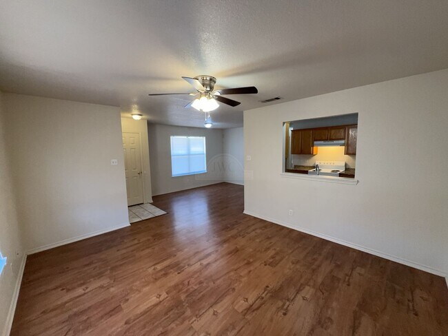 Building Photo - 913 McDaniel Cir