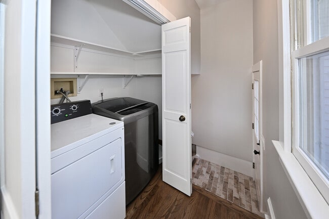 Building Photo - 62 Elm St