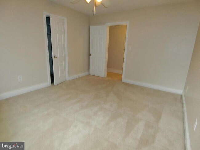 Building Photo - 1734 W Abingdon Dr