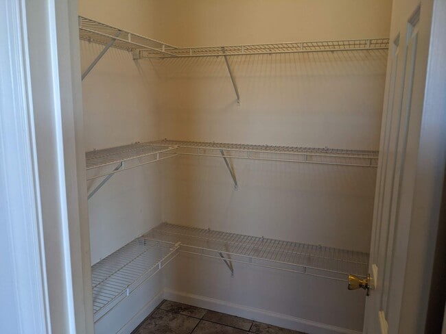 Building Photo - 3 Bedroom Townhouse For Rent in Charming Waynesboro, PA