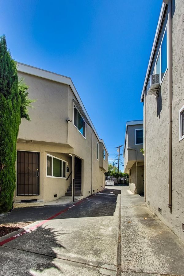 Building Photo - 2240 Angela Ct