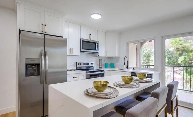 Building Photo - "Charming 1-Bedroom San Diego Retreat with...