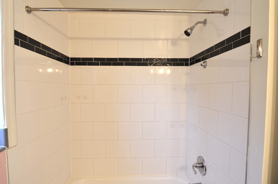 Building Photo - 4146 South Ave