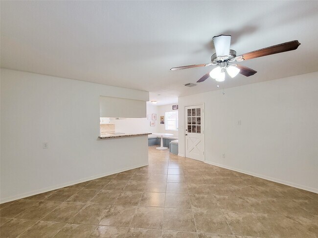Building Photo - 2115 Forest Oaks Dr