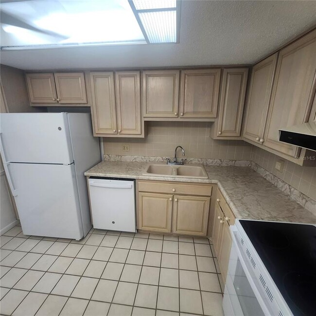 Building Photo - 675 S Gulfview Blvd
