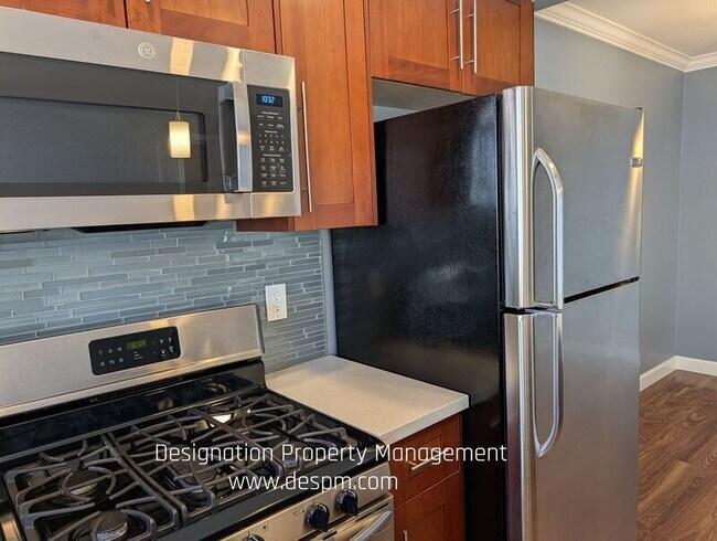 Building Photo - 7638 Hampton Ave