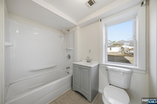 Building Photo - 75 Lakeview Terrace