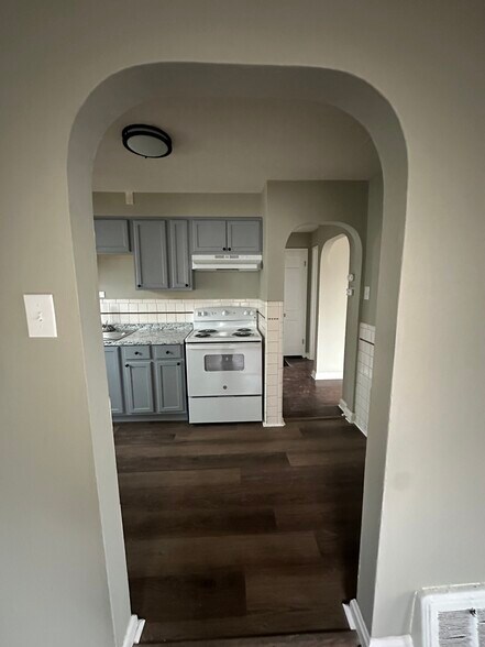 Building Photo - 2018 Raven Dr