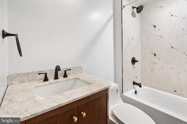 Building Photo - 900 N 41st St