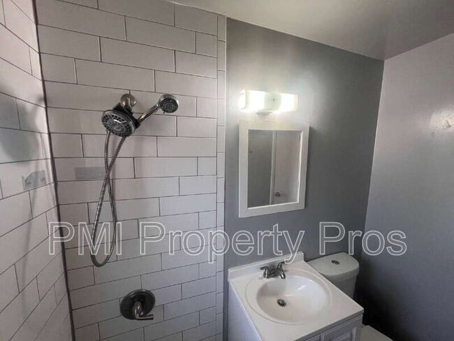 Building Photo - 5650 N 61st St