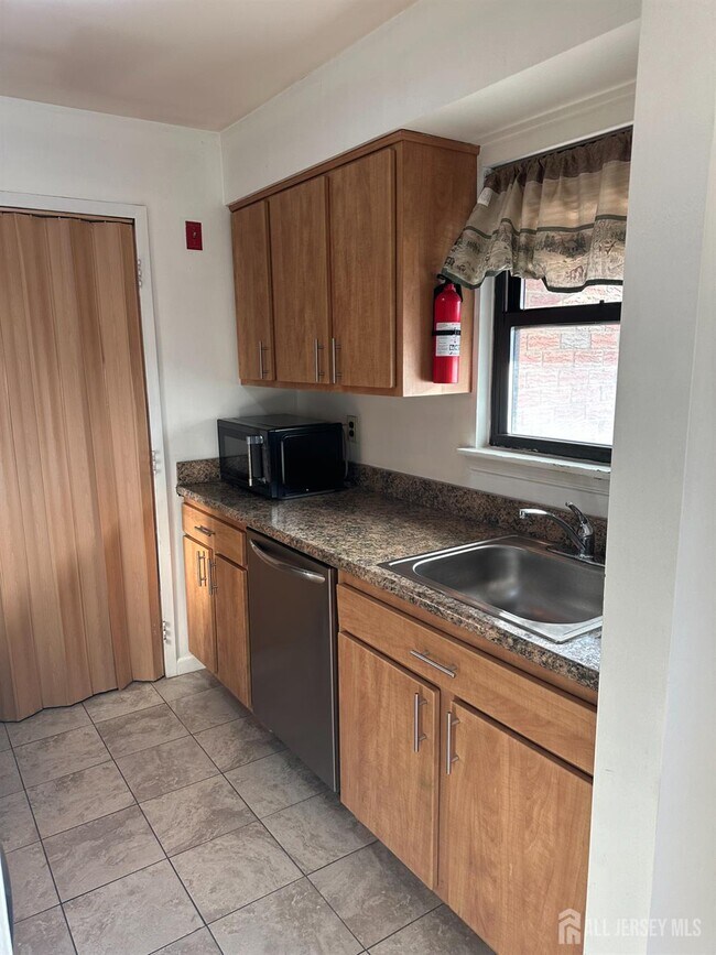 Building Photo - 142 Beverly Hill Terrace