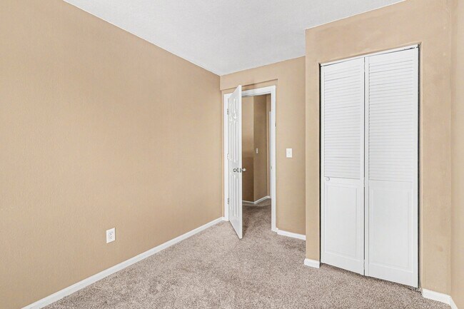 Building Photo - 2669 S Deframe Cir