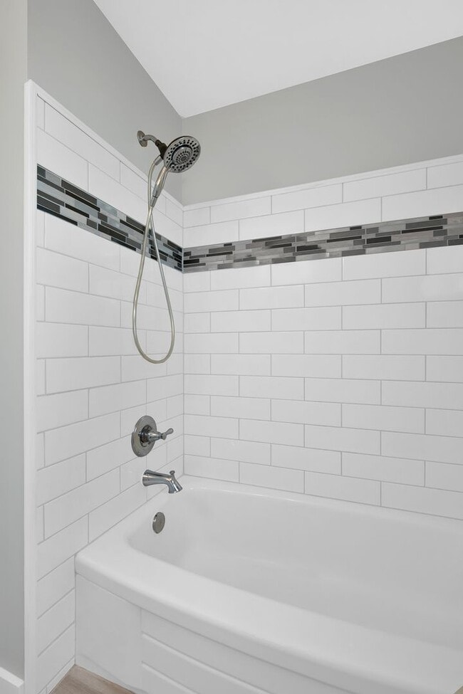 Building Photo - 17145 NE 5th Pl