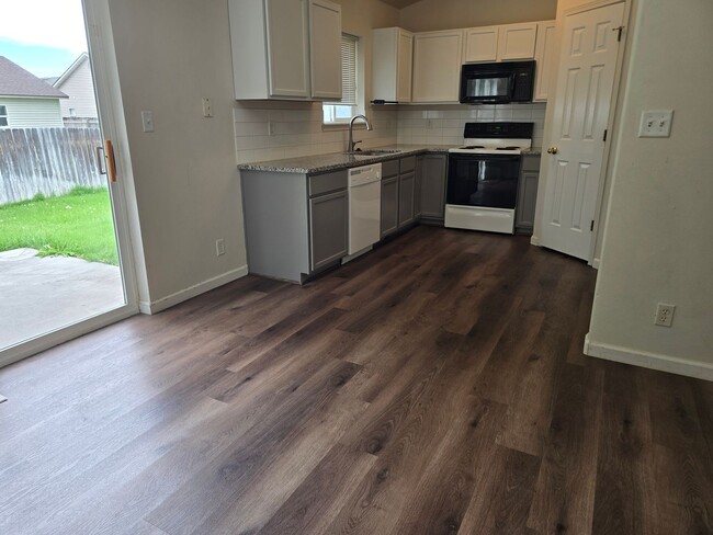 Building Photo - 3 Bedroom, 2 Bath Home for Rent