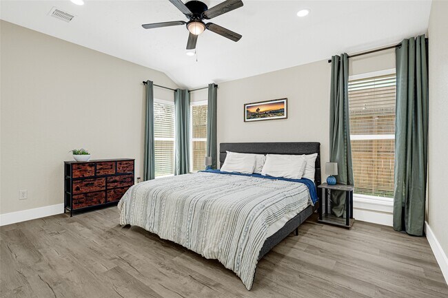Building Photo - 4802 Hickorygate Dr