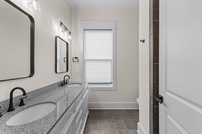 Building Photo - Modern New Construction Home